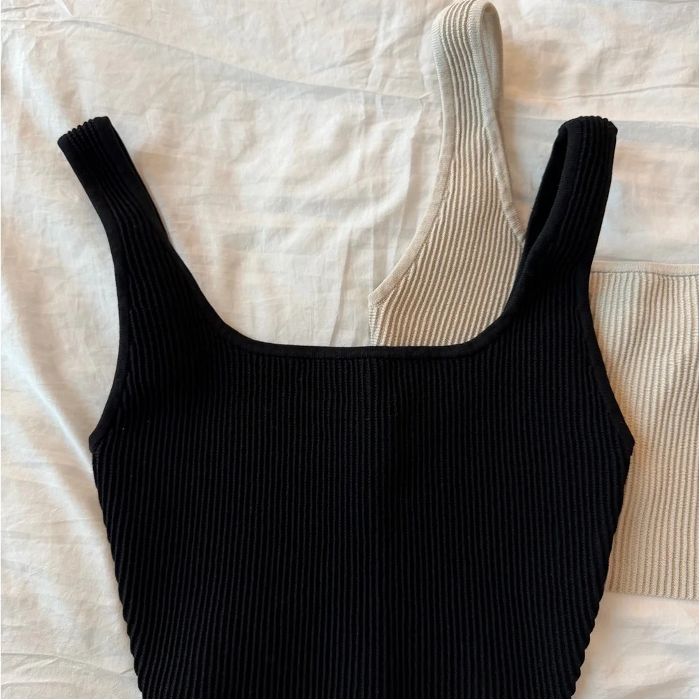 Aritzia Babaton Ribbed Knit Contour Crop Tops - Black and Cream - Picture 4 of 5